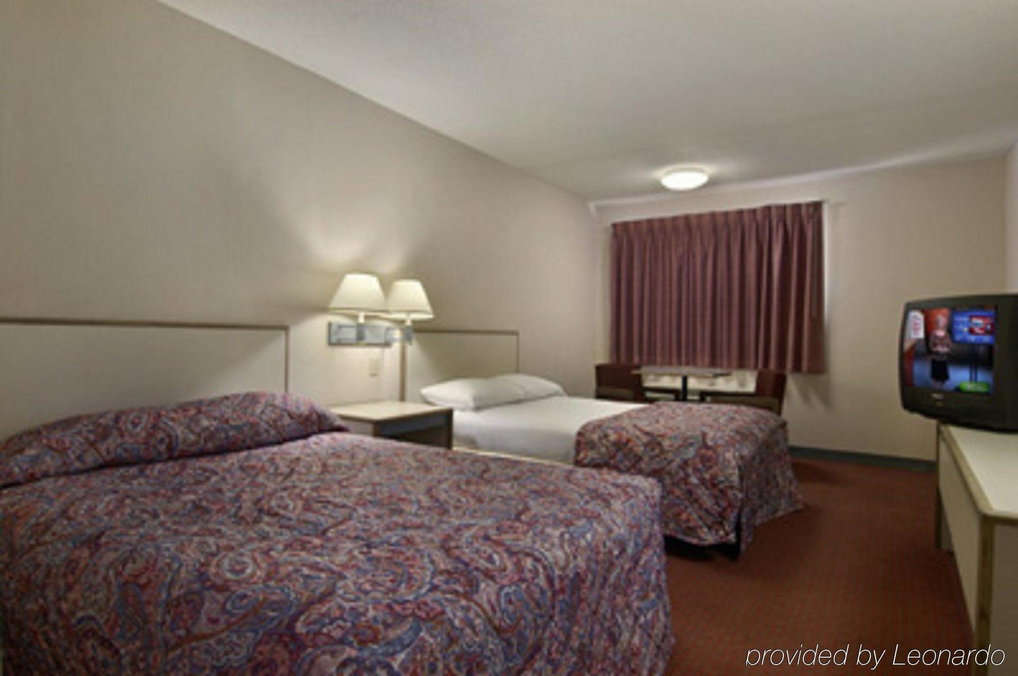 Red Roof Toledo - Motel 2*